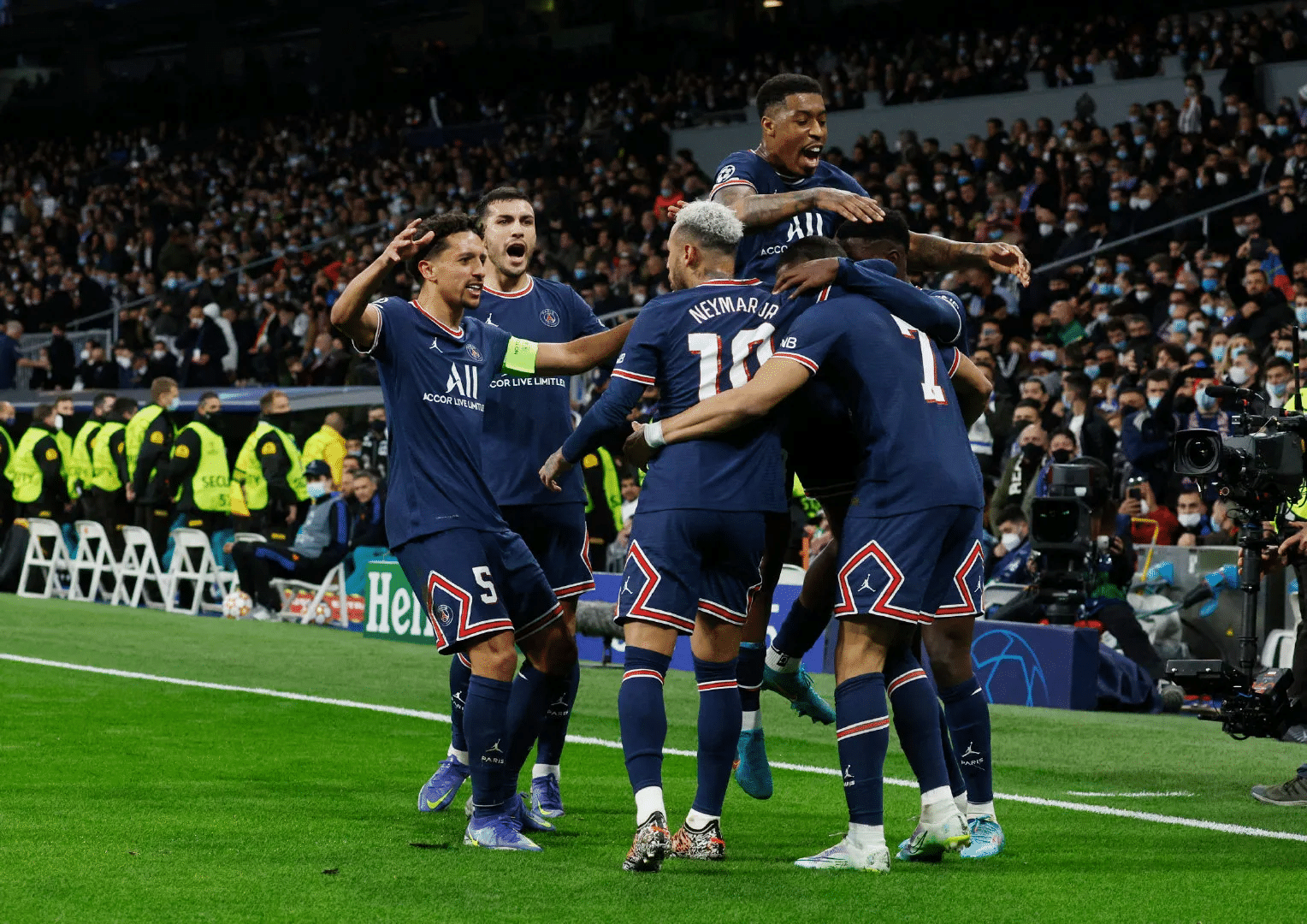 爱游戏体育-巴黎圣日耳曼迎NBA季后赛关键赛，赛后篮板制胜，目标明确，阵容厚度经受考验的简单介绍