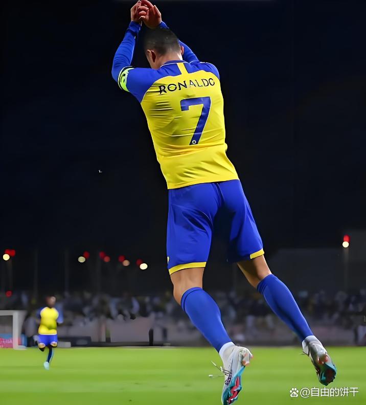 爱游戏-关于C罗在独行侠比赛中赛事规则更新，回归赛场引发热议！的信息
