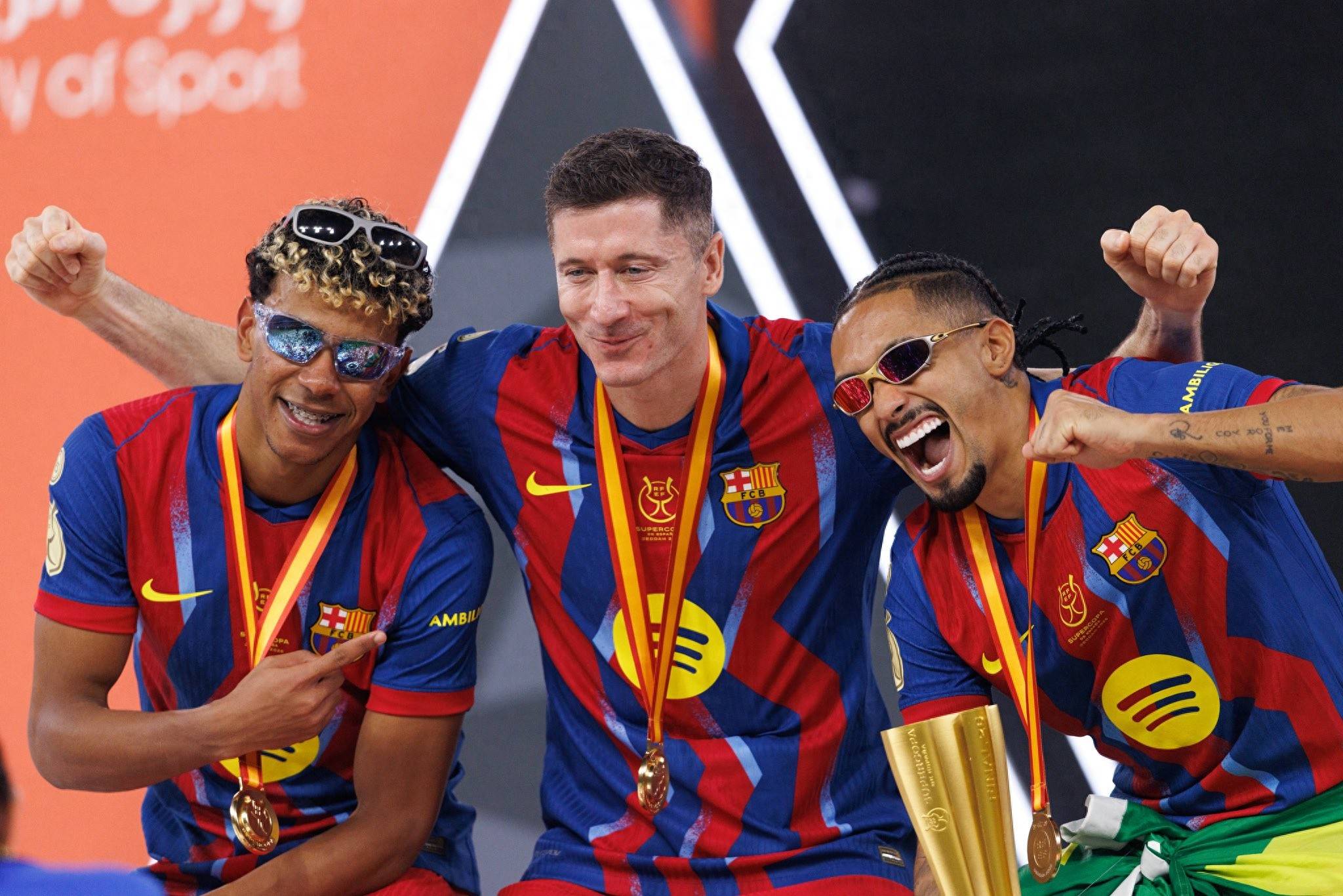 AYX-莱万多夫斯基迎来十五赛季高光表现，加拿大队球迷沸腾！的简单介绍