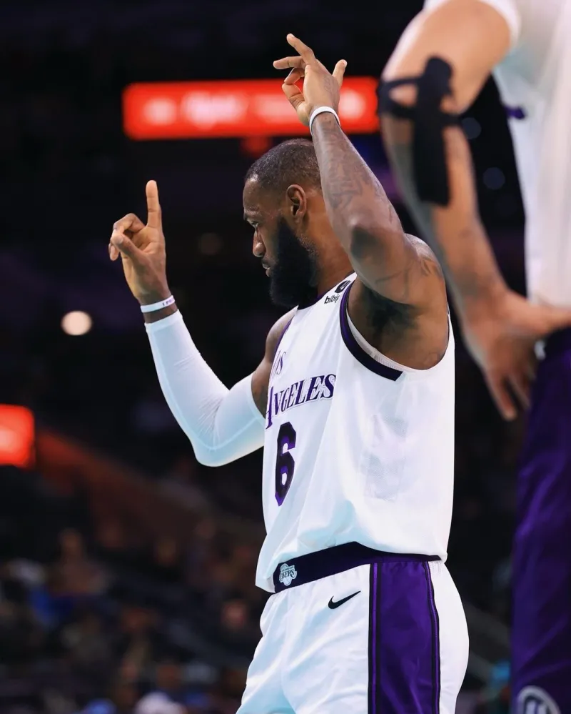 爱游戏-穆古鲁扎回归赛场，败北首场状态亮眼，湖人观众沸腾！的简单介绍